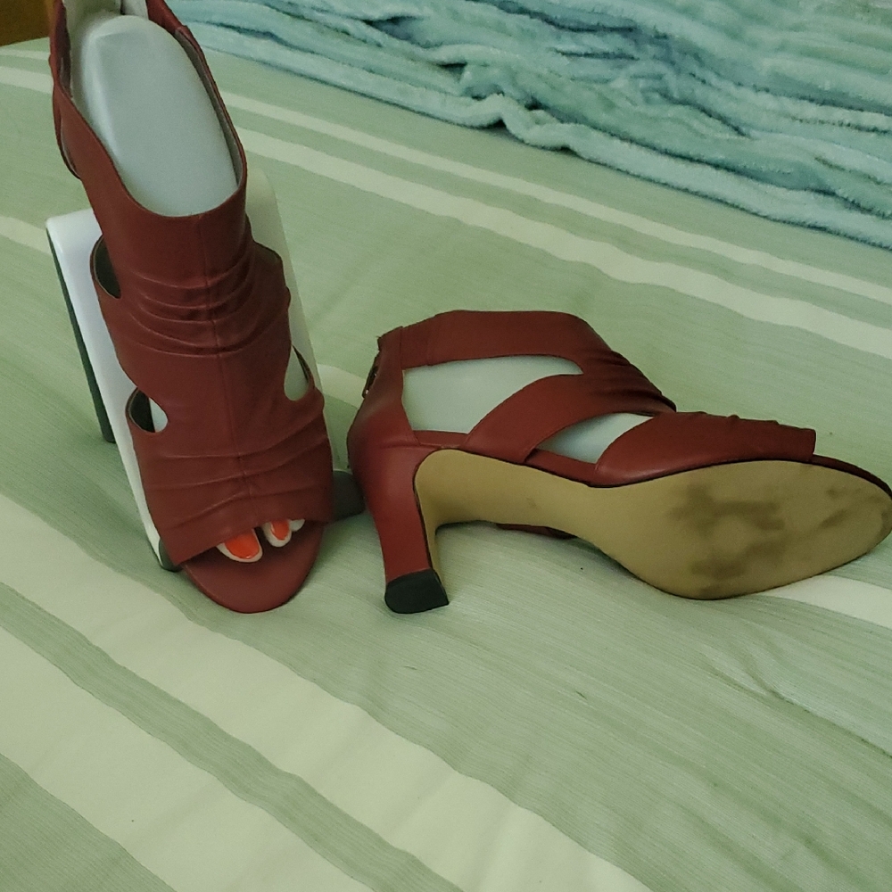 Array Burgundy Women's Heels